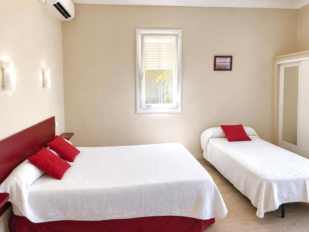 Triple Room with Balcony room - Image 1