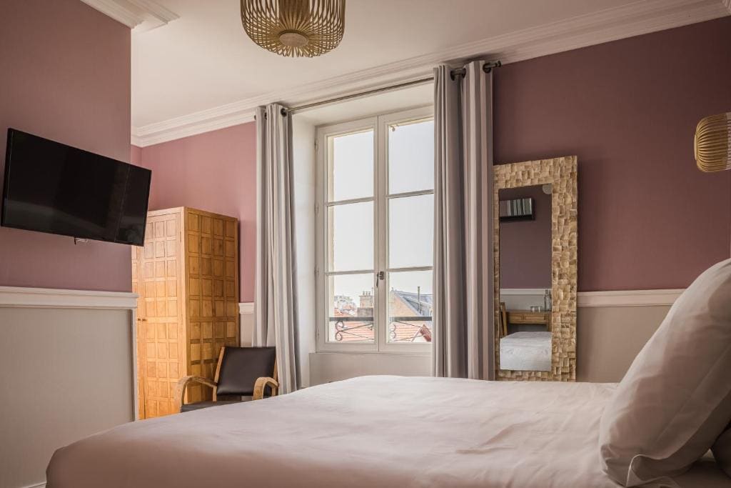 Deluxe Triple Room room - Image 2