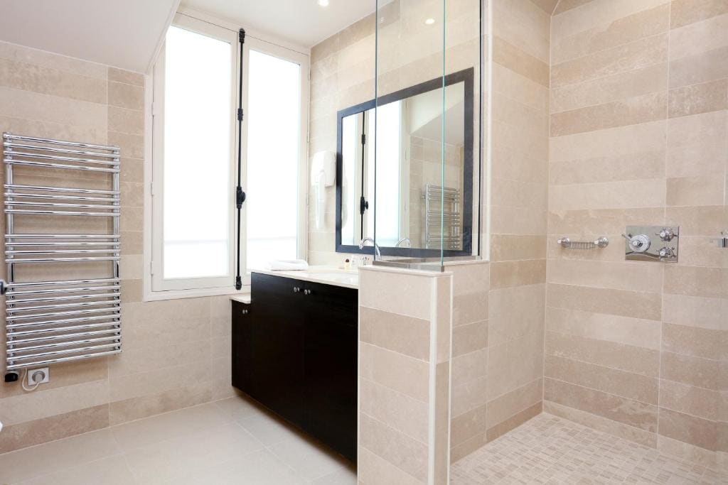 Deluxe Double or Twin Room with Balcony - Top Floor room - Image 2