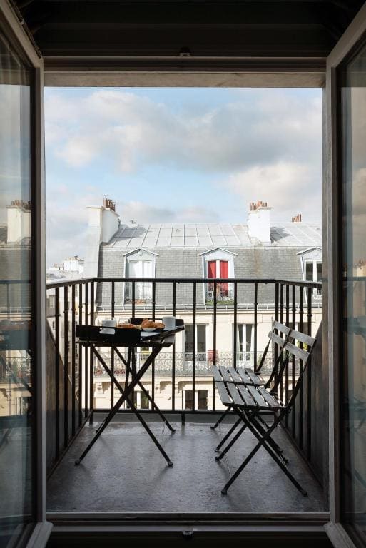 Deluxe Double or Twin Room with Balcony - Top Floor room - Image 3