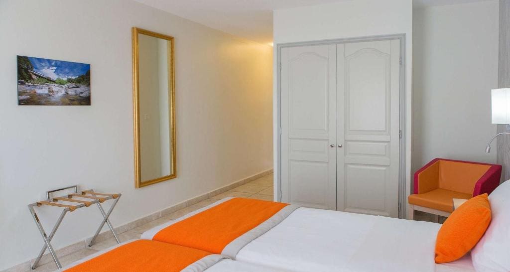 Classic Queen Room room - Image 2