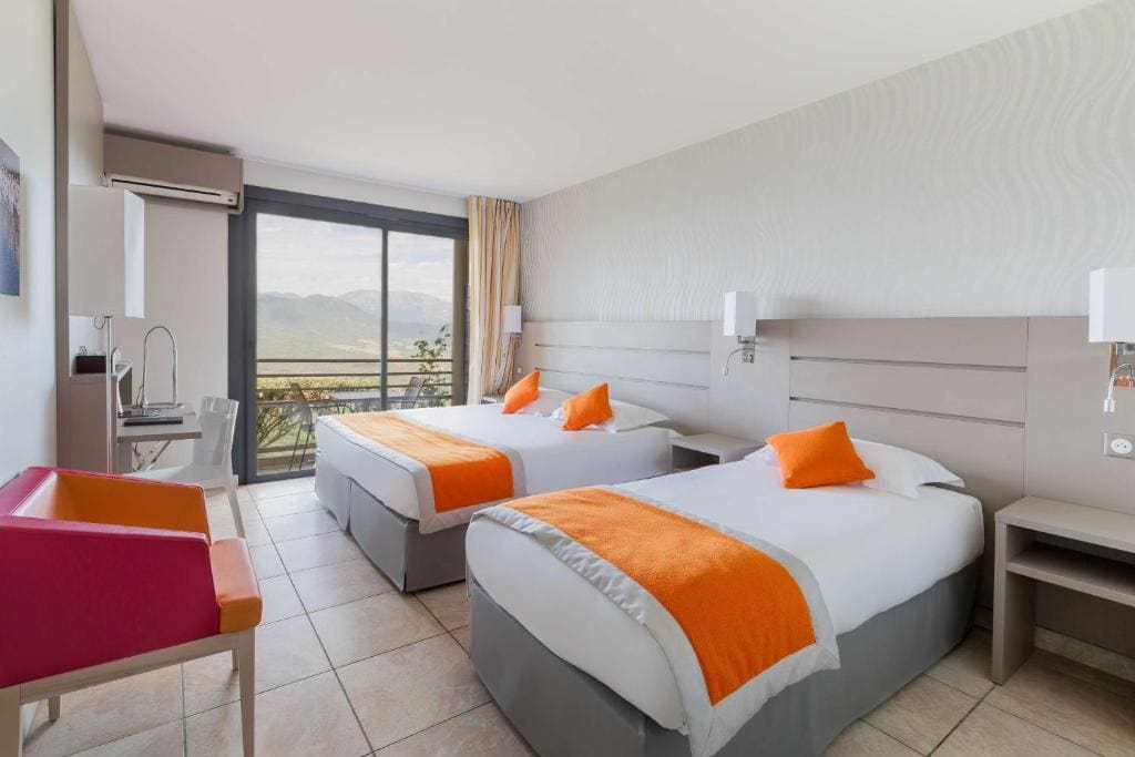Comfort Triple Room room - Image 1