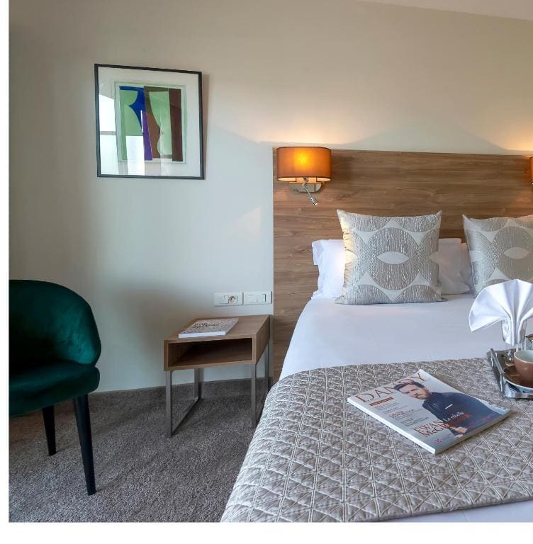 Privilege Double or Twin Room with Balcony room - Image 2