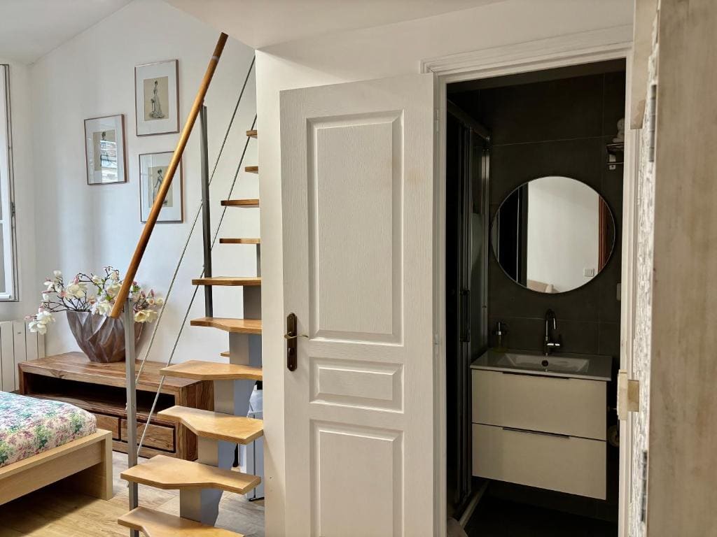 Deluxe Double Room with Shower 3 room - Image 3