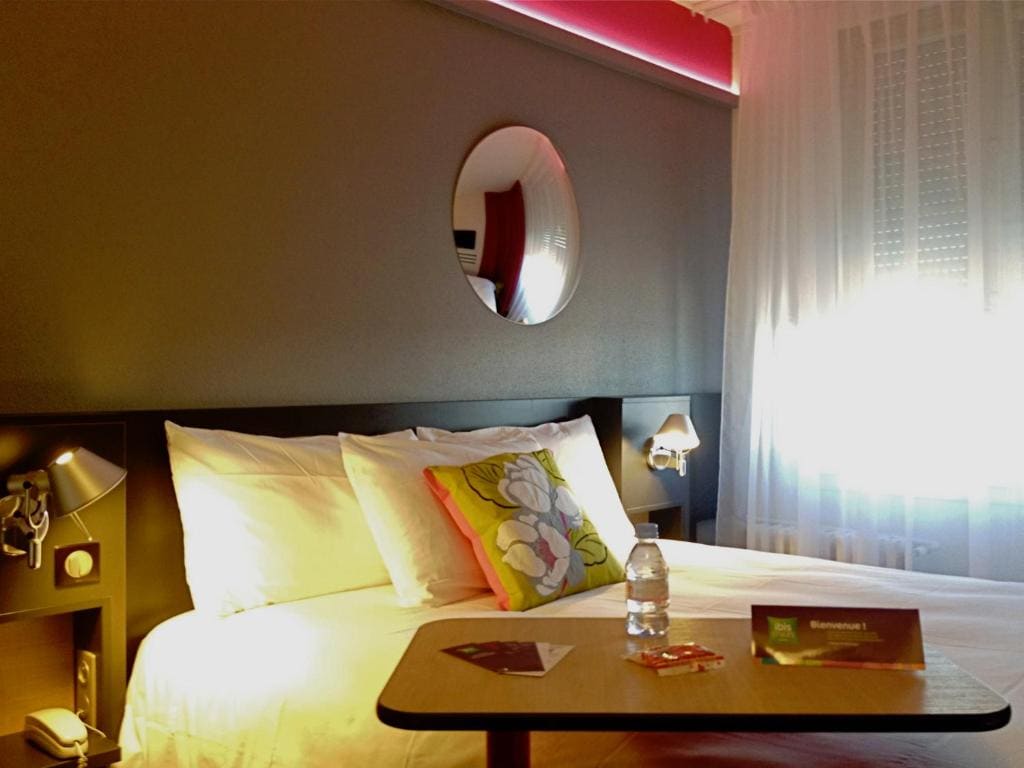 Standard Room with 1 Double Bed room - Image 3
