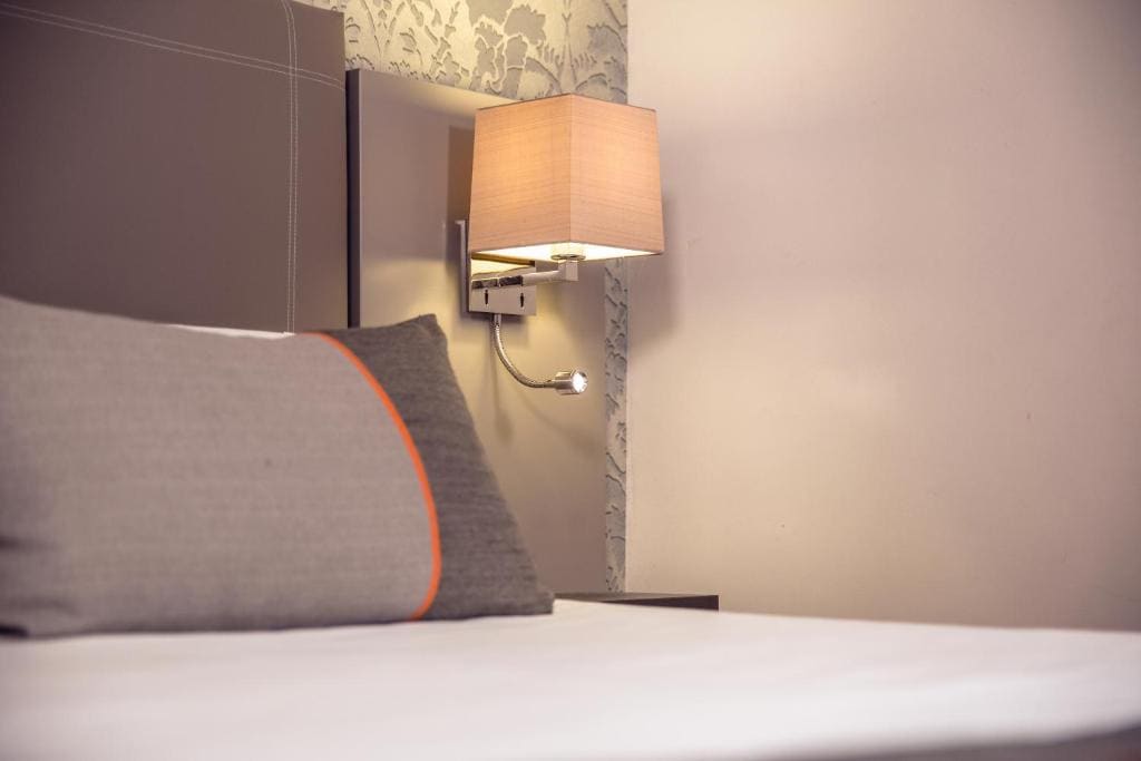 Superior Twin Room room - Image 3
