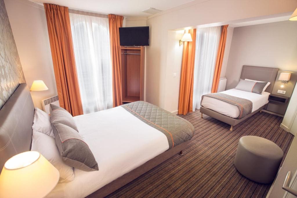 Superior Triple Room room - Image 1