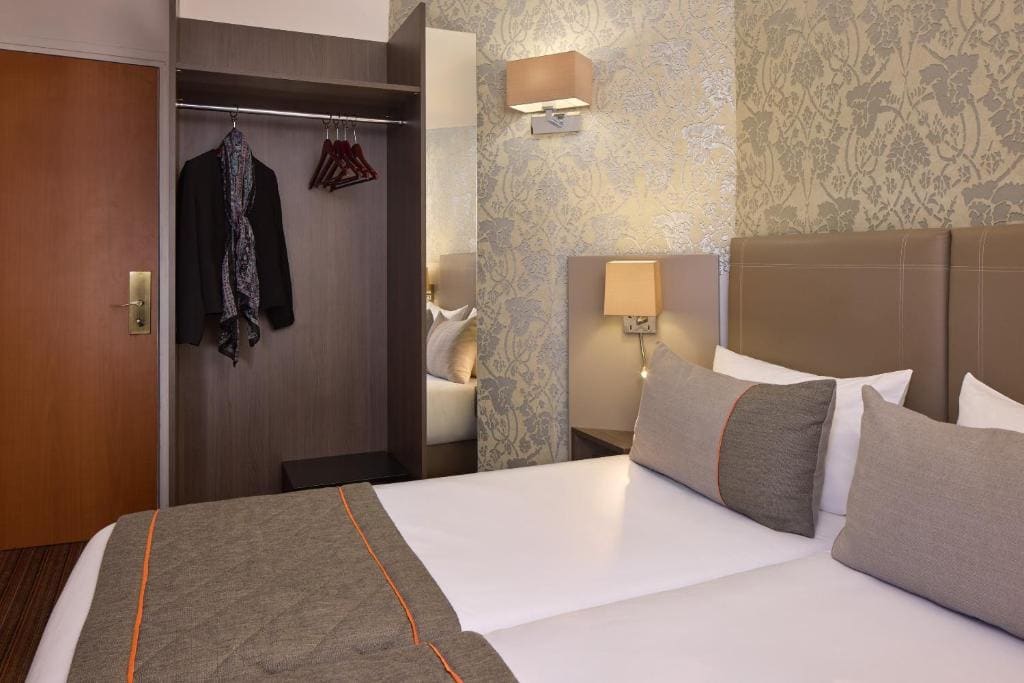 Superior Twin Room room - Image 2
