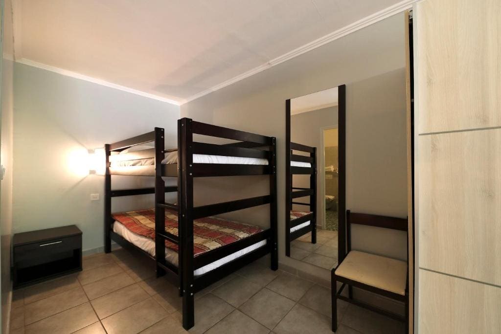 Standard Quadruple Room room - Image 2