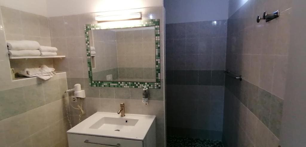 Standard Triple Room room - Image 2