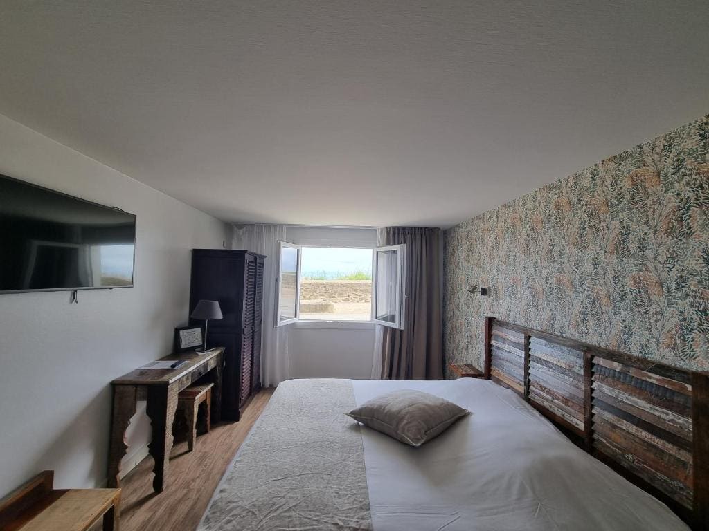 Double Room - Disability Access - optional extra bed at an additional cost room - Image 1