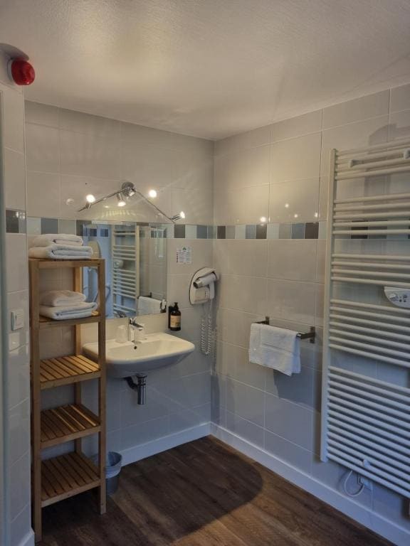 Double Room - Disability Access - optional extra bed at an additional cost room - Image 2