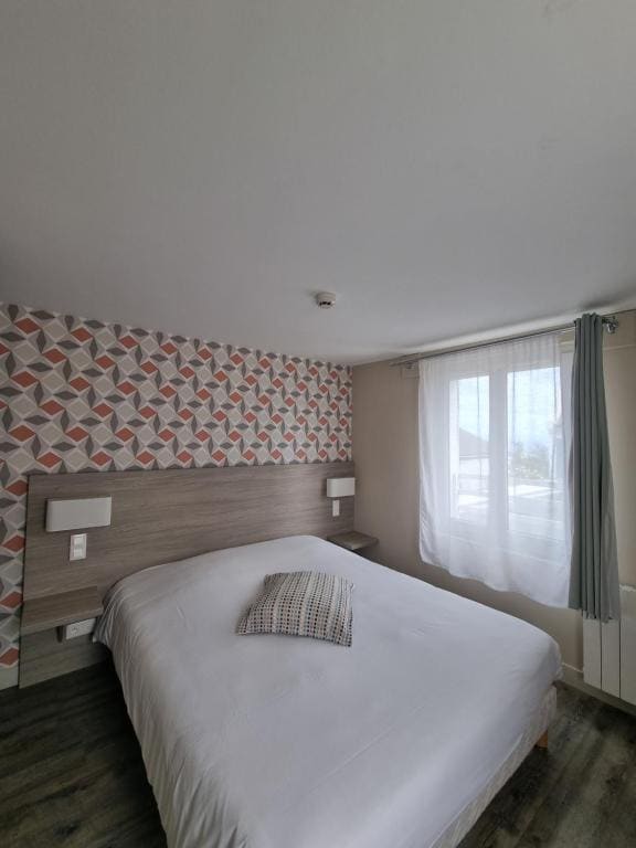 Double Room with Garden View room - Image 3