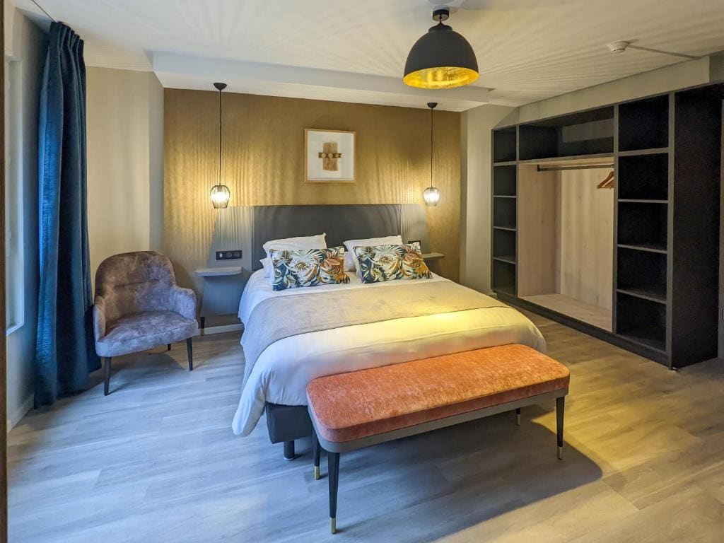 Suite Apartment room - Image 1