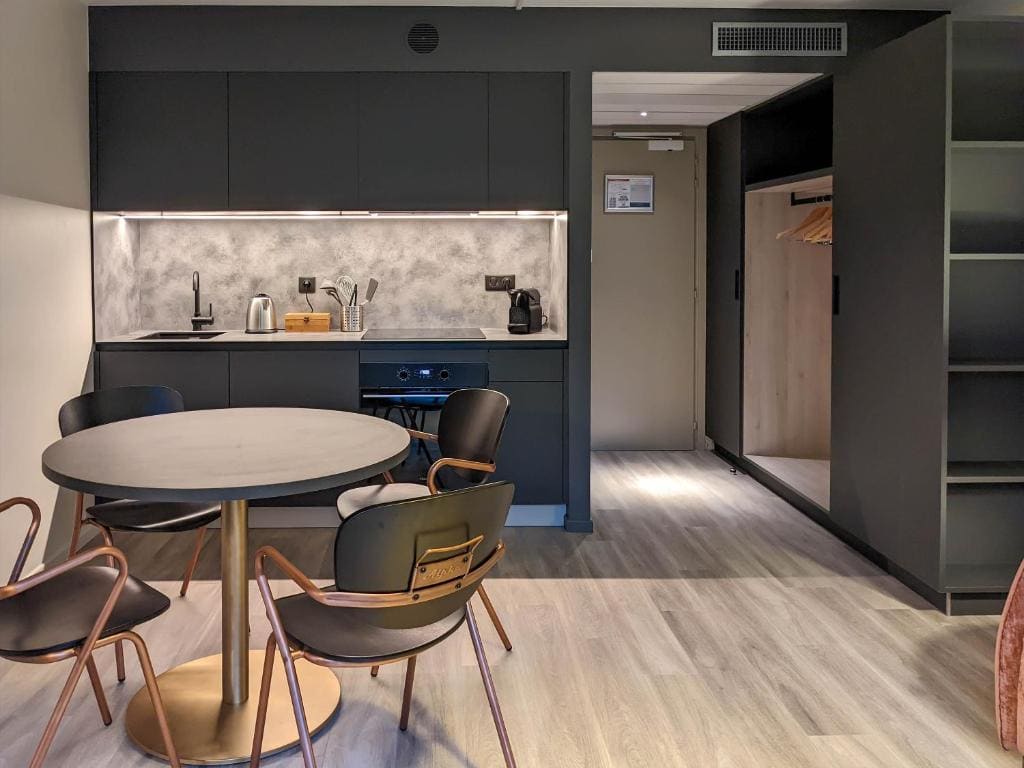 Suite Apartment room - Image 2