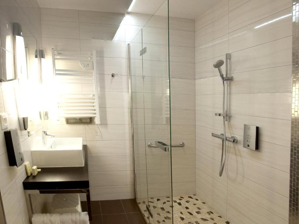 Superior Twin Room room - Image 3