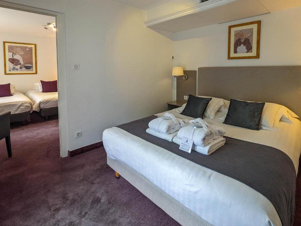 Superior Family Room room - Image 1