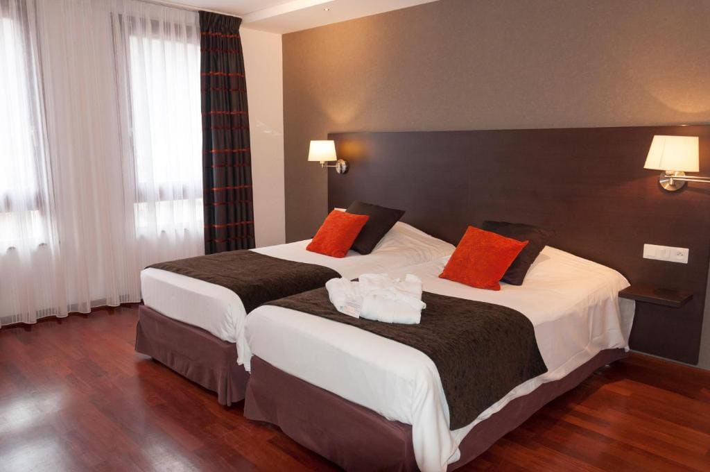 Superior Twin Room room - Image 2