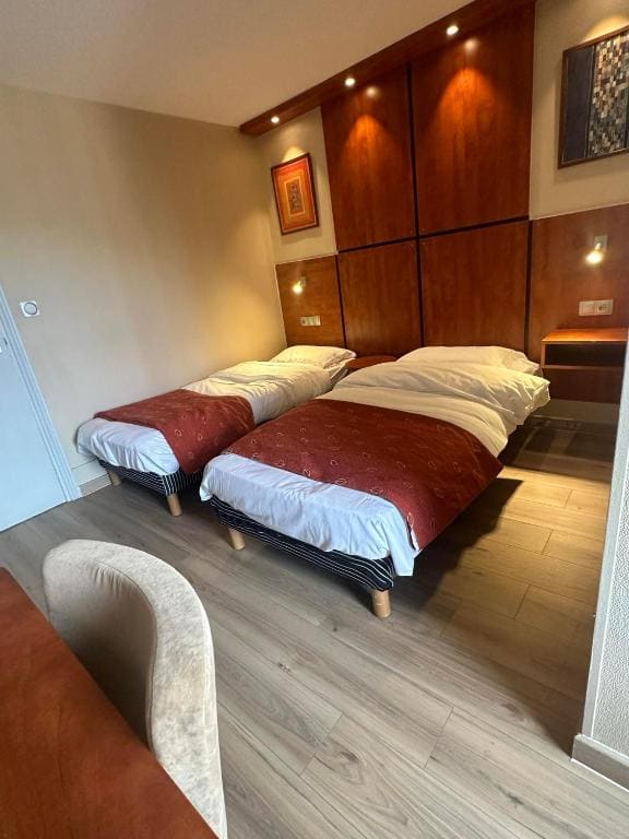 Twin Room with City View room - Image 1