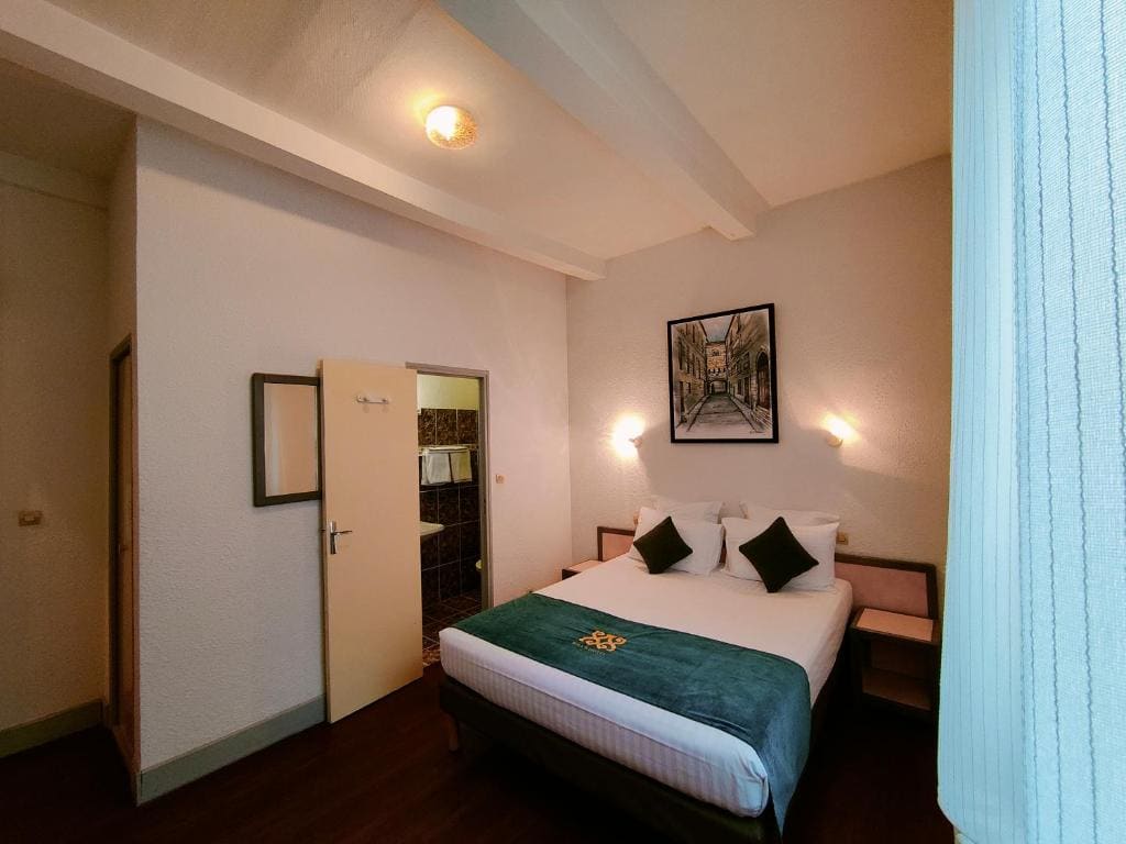 Queen Room room - Image 2