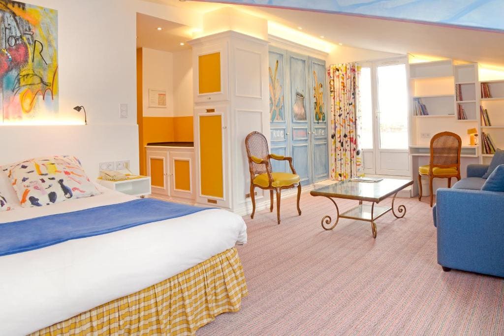 Double Room with Balcony (3 Adults) room - Image 3