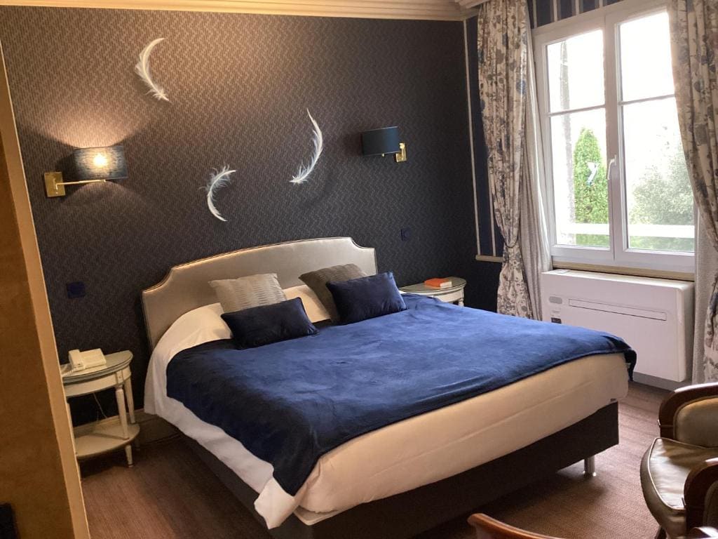 Superior Double Room with Shower room - Image 3