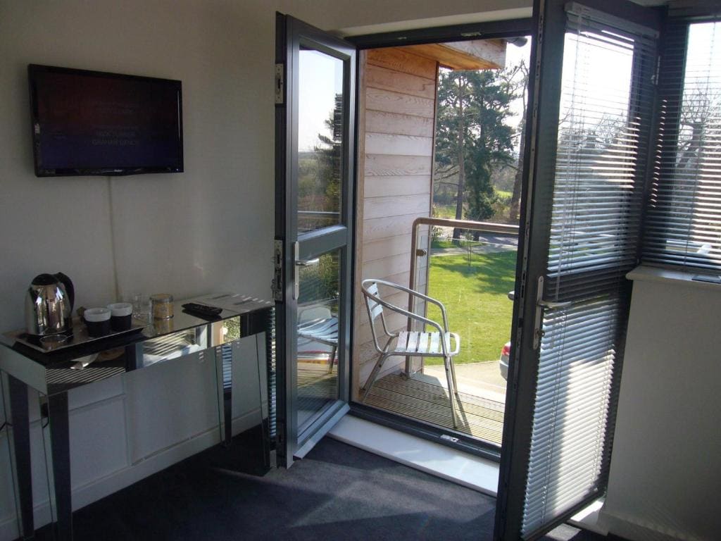 Double Room with Balcony room - Image 3
