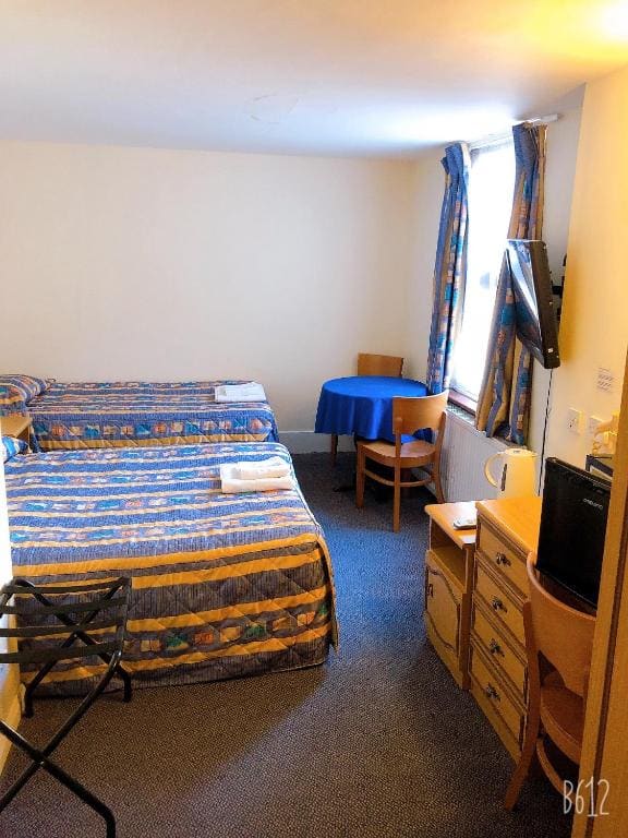 Standard Triple Room room - Image 2