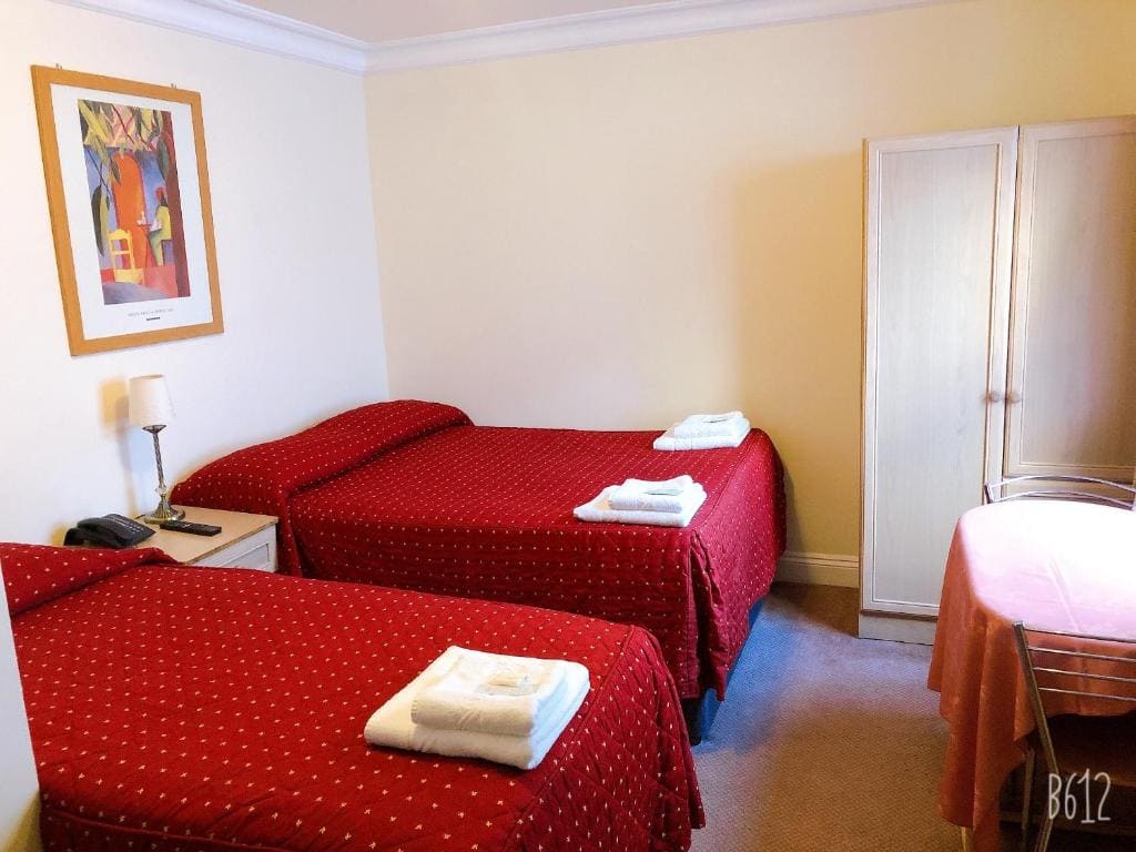 Standard Triple Room room - Image 3