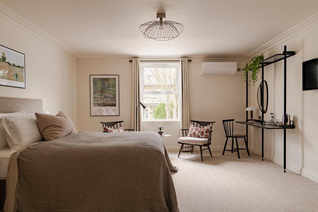 Deluxe Double Room with Bath room - Image 3