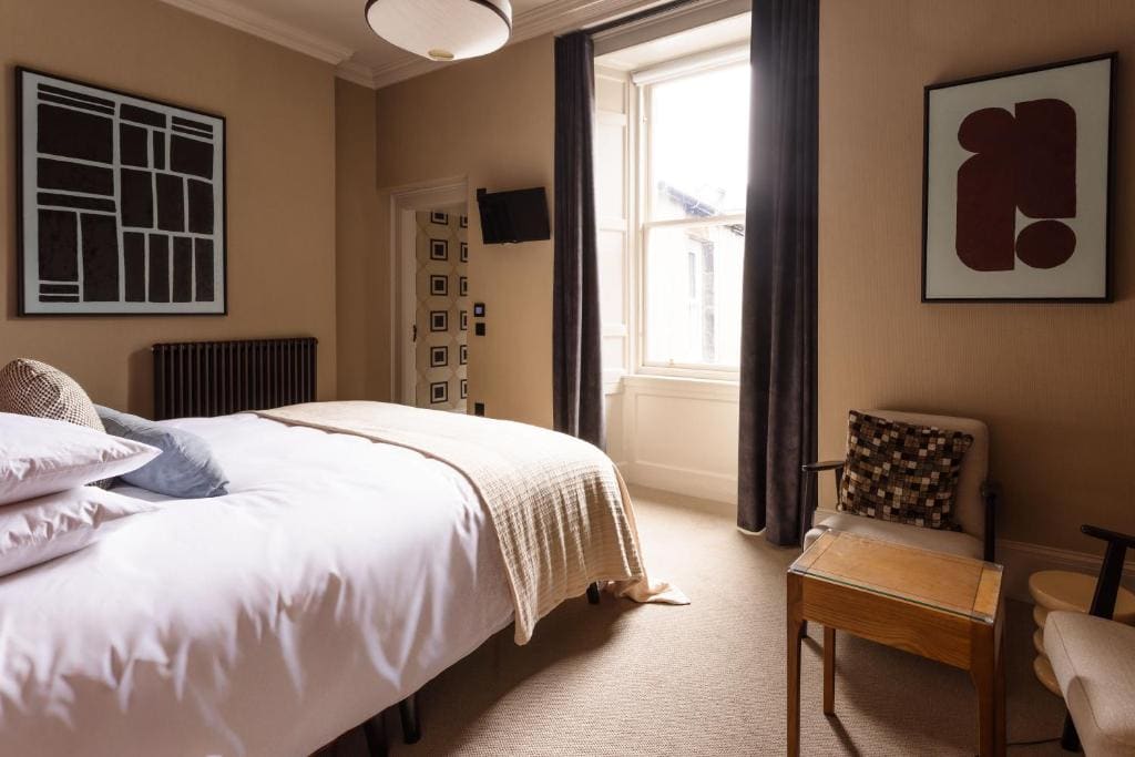 Superior King Room- Queen Charlotte room - Image 1