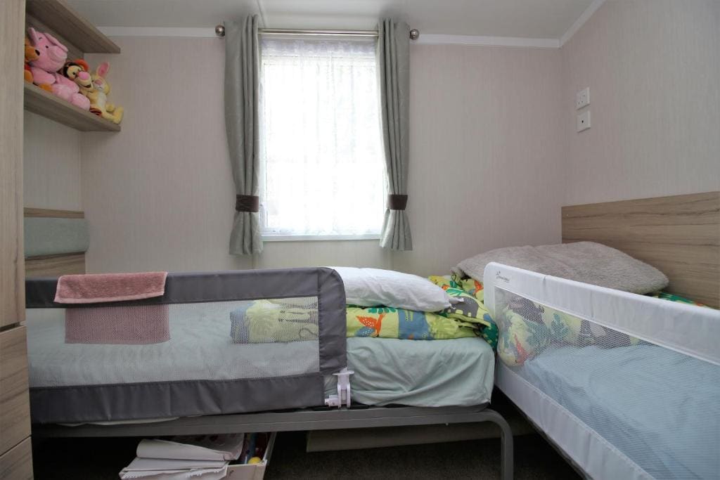 Mobile Home room - Image 2