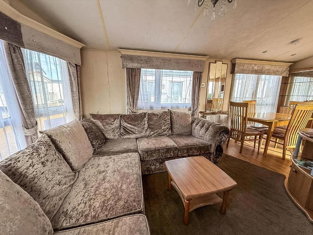 Mobile Home room - Image 2