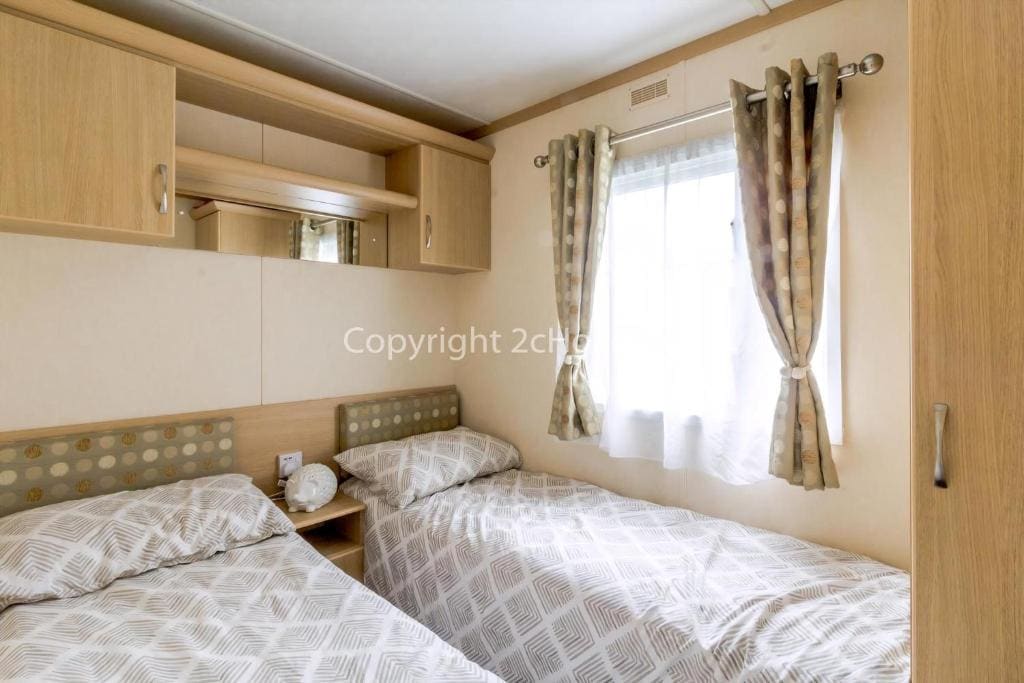 Mobile Home room - Image 2