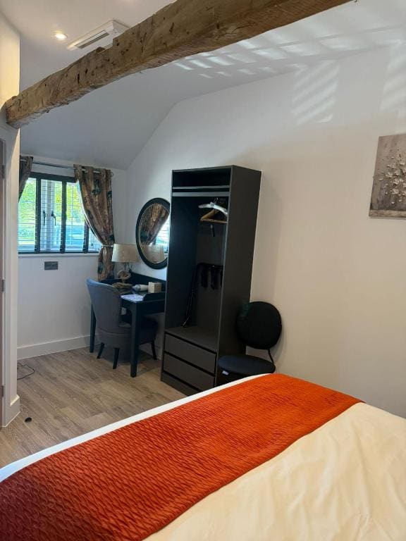 Superior Family Room room - Image 1