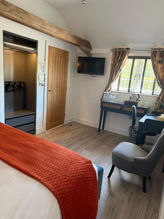 Deluxe Family Room room - Image 1