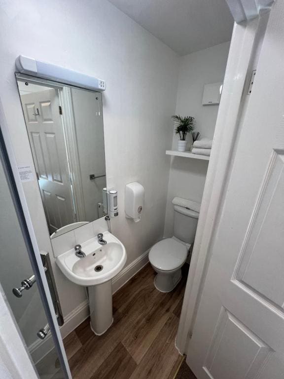 Double Room with Private Bathroom room - Image 3