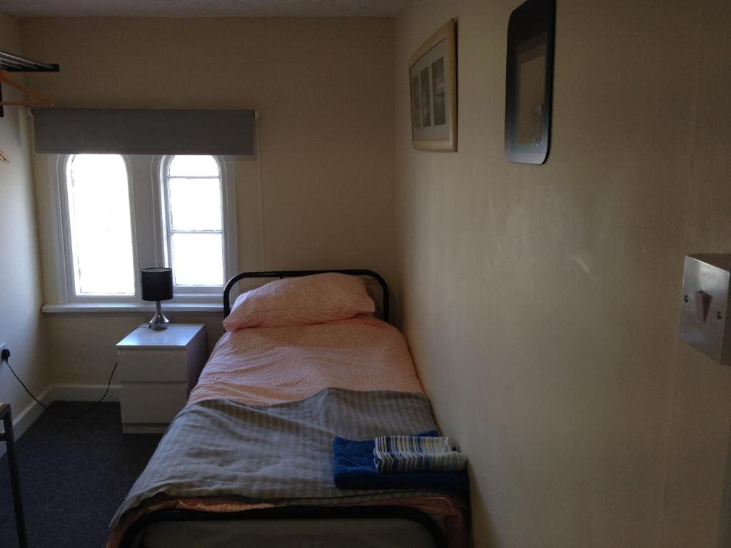 Small Single Room room - Image 2