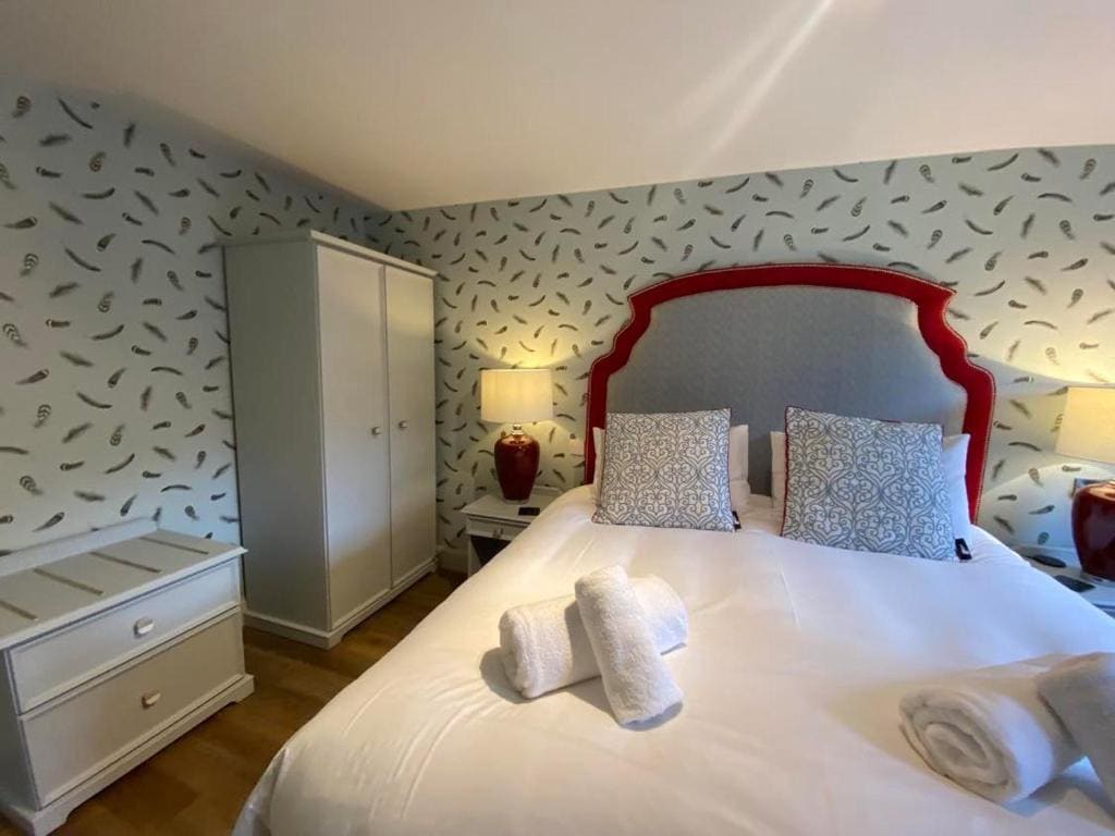 Double Room with Mountain View - Pet Friendly room - Image 3