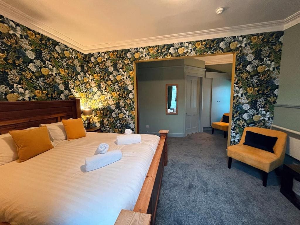 Superior King Room with Lake View room - Image 1