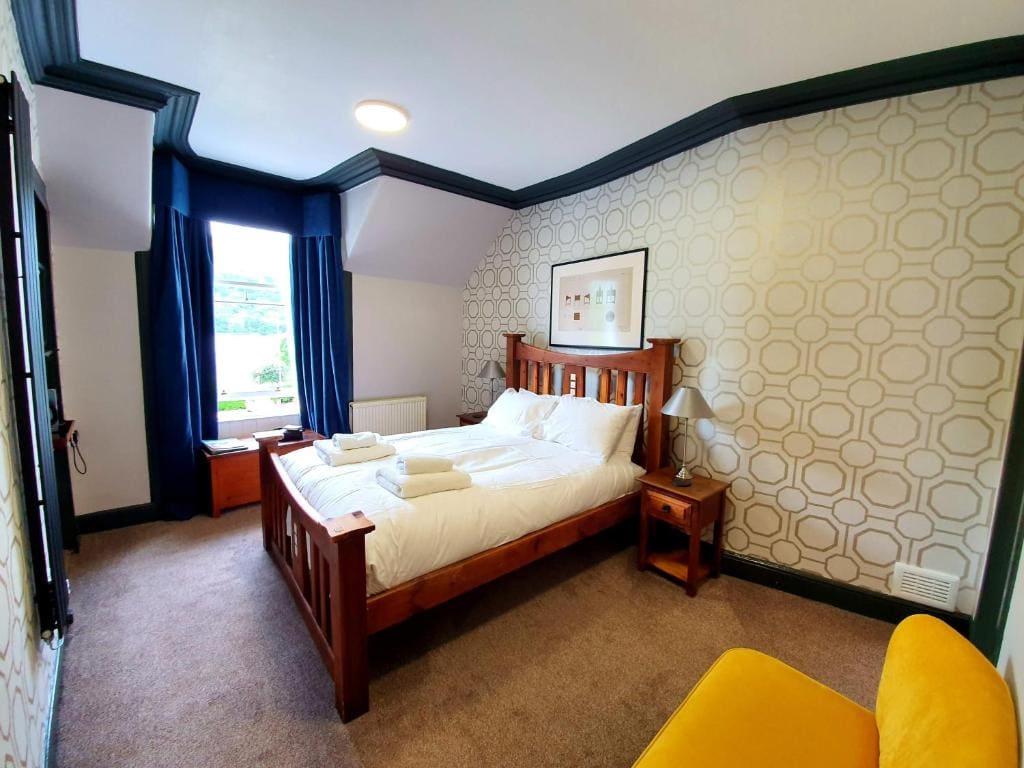 Superior King Room with Lake View room - Image 2