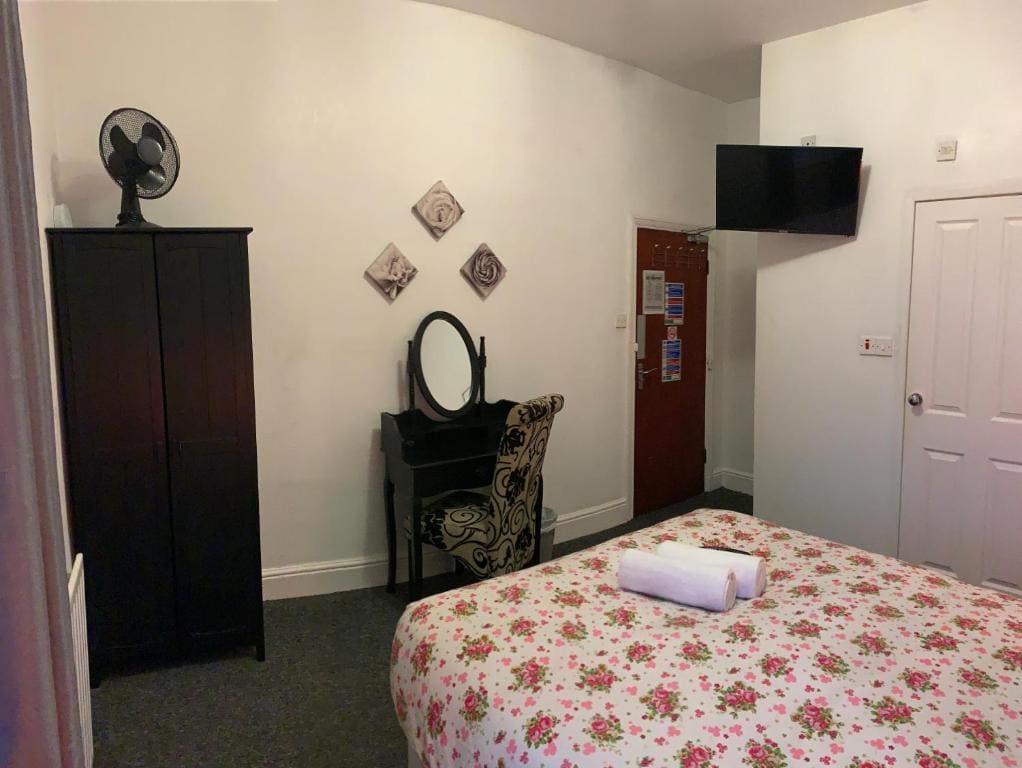 Double Room with Private Bathroom room - Image 1