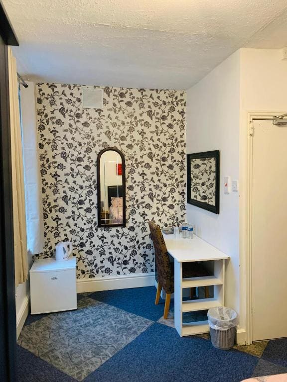 Triple Room with Shower room - Image 3