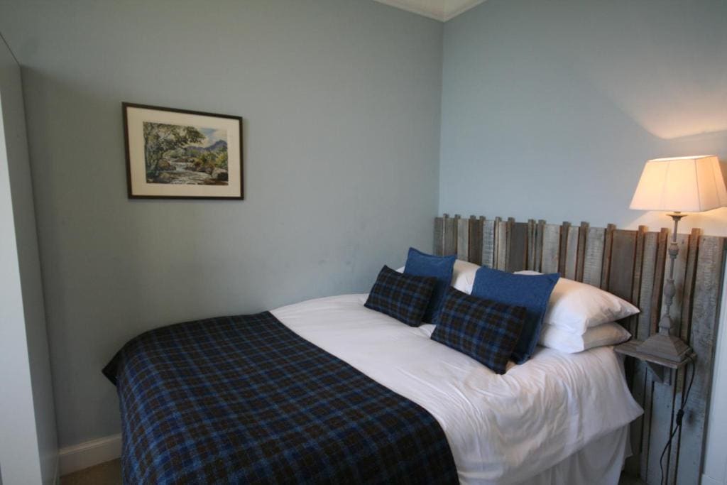 Small Double Room with Sea View room - Image 3