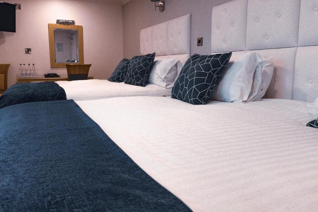 Classic Quadruple Room room - Image 3