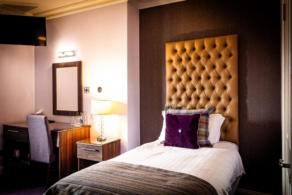 Classic Triple Room room - Image 2
