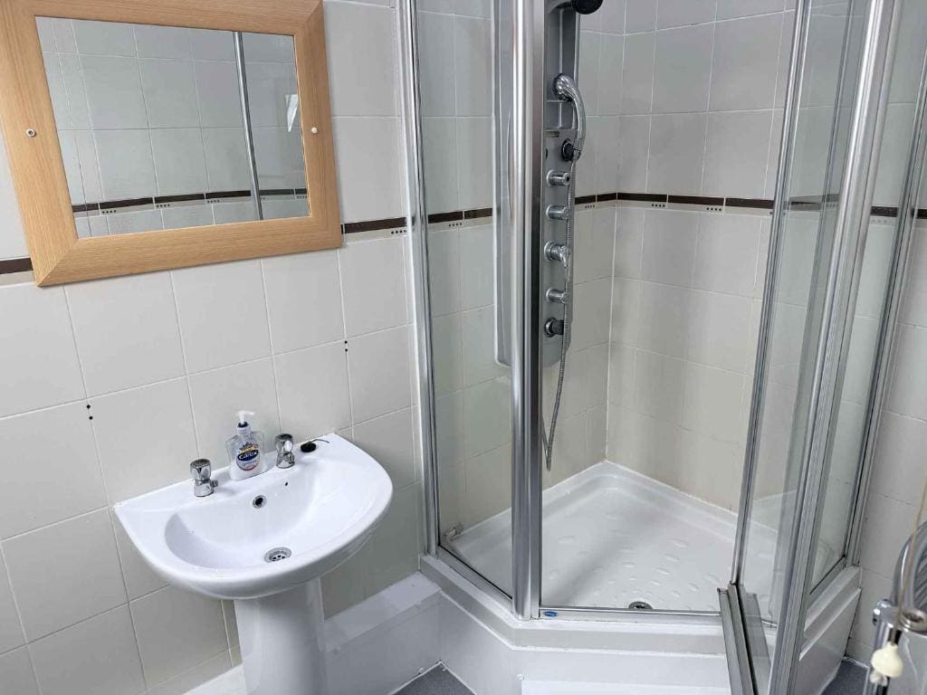 Family Room with Shower room - Image 1