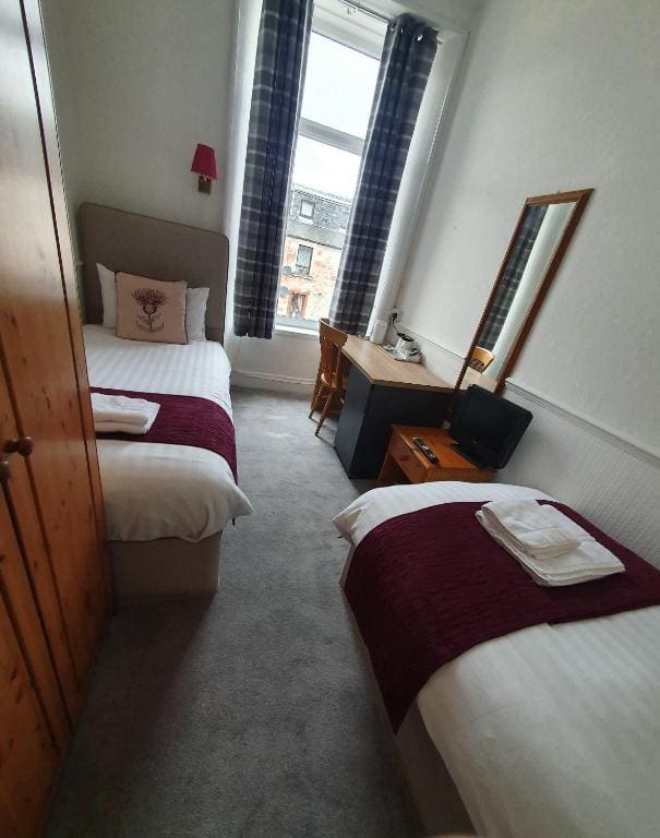 Twin Room with Private External Bathroom room - Image 2
