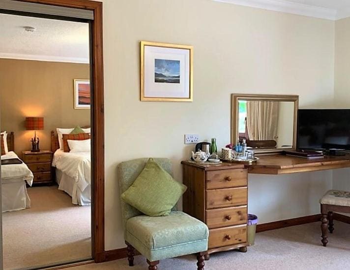 Superior Double or Twin Room room - Image 3