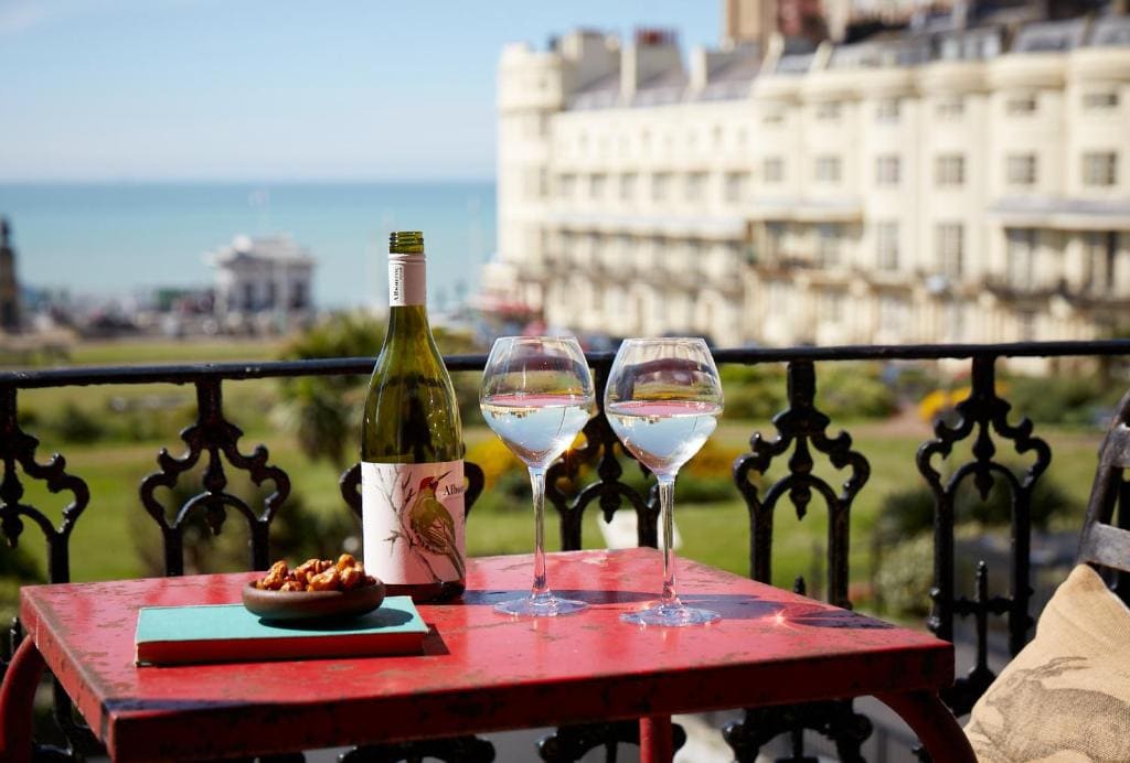 Large Double Room with Sea-View and Balcony room - Image 1